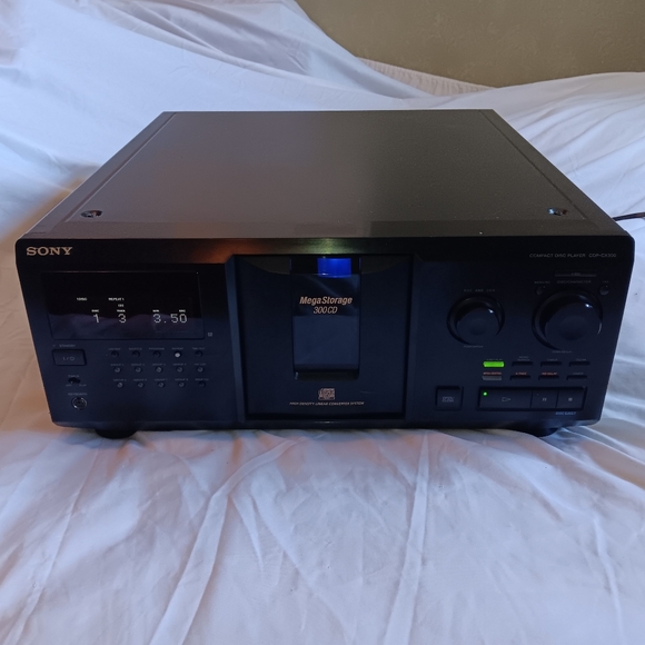 Sony CDP-CX300 Mega Storage 300 CD Player Changer - Great Working Condition SALE - Picture 1 of 12